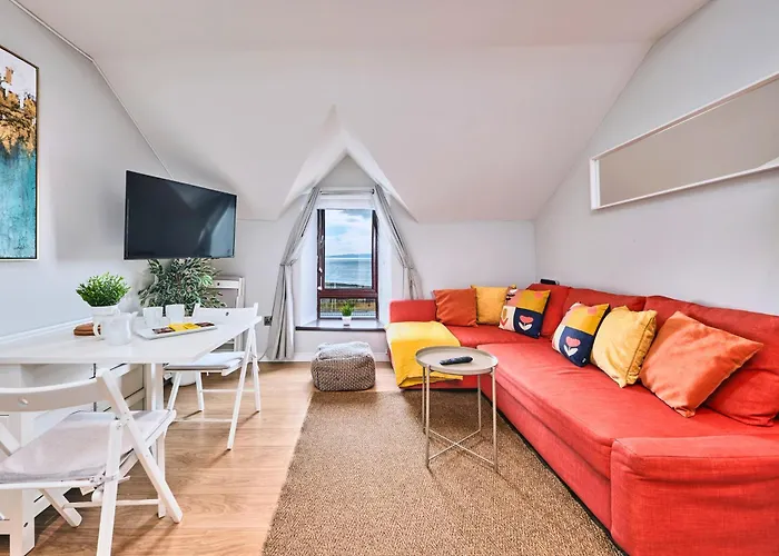 6 Golf Terrace - Portrush By The Sea
